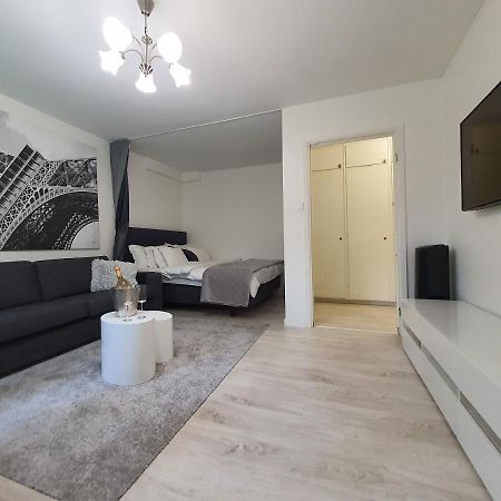 Close To The Metro And The Beach!!! With A View Of The Scandinavian Forest 스톡홀름 외부 사진
