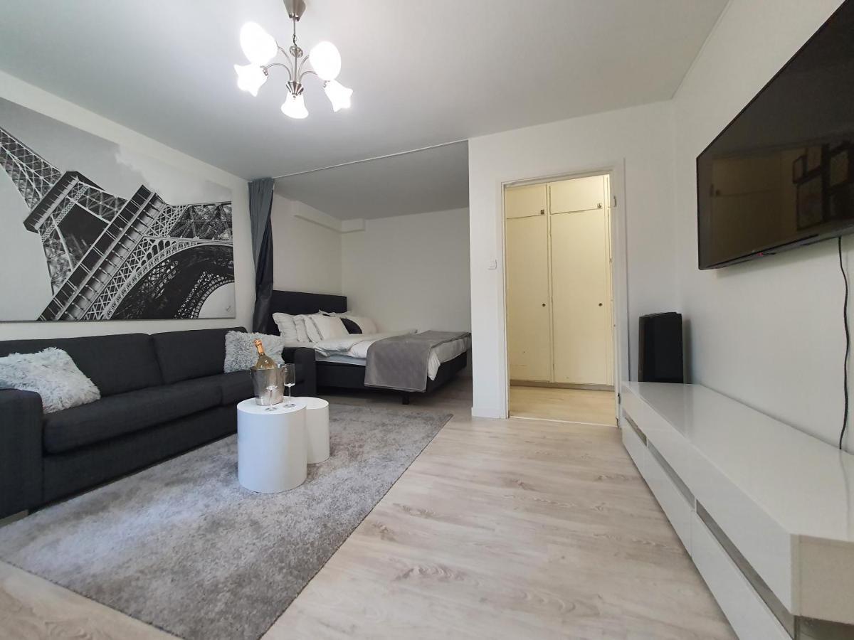 Close To The Metro And The Beach!!! With A View Of The Scandinavian Forest 스톡홀름 외부 사진