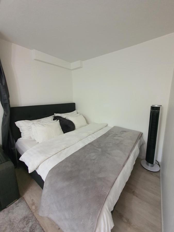 Close To The Metro And The Beach!!! With A View Of The Scandinavian Forest 스톡홀름 외부 사진