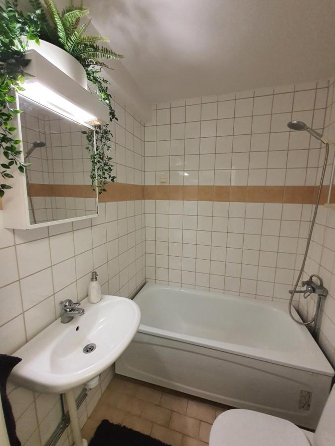 Close To The Metro And The Beach!!! With A View Of The Scandinavian Forest 스톡홀름 외부 사진